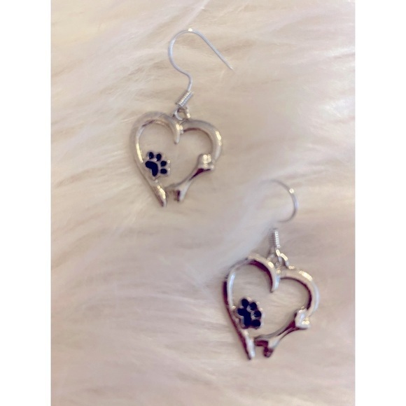Adorable, heart shaped silver plated earrings with doggy paw and bone - Picture 5 of 5